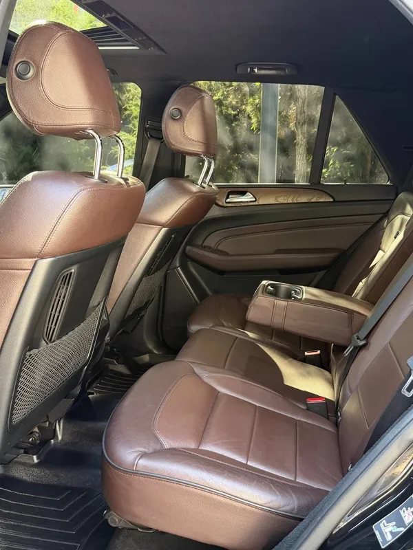 Mercedes Benz ML350 4 Matic 7