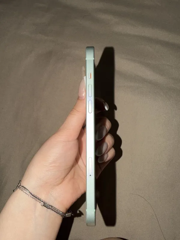 Продаётся iPhone 15 plus 128 gb 4