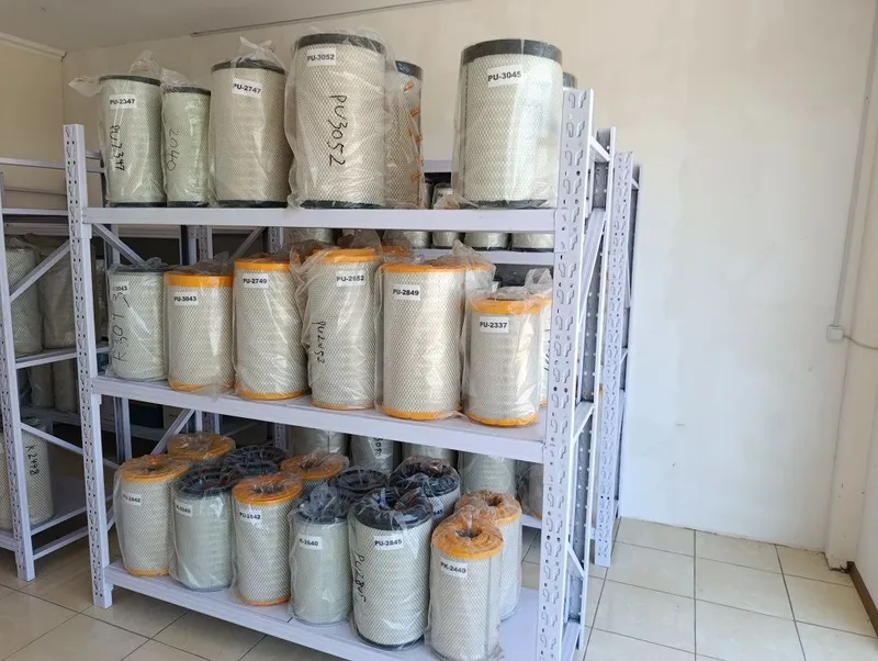 Yuk mashinalari uchun havo filtrlari sotilad. 1 Yuk mashinalari uchun havo filtrlari sotilad. 1