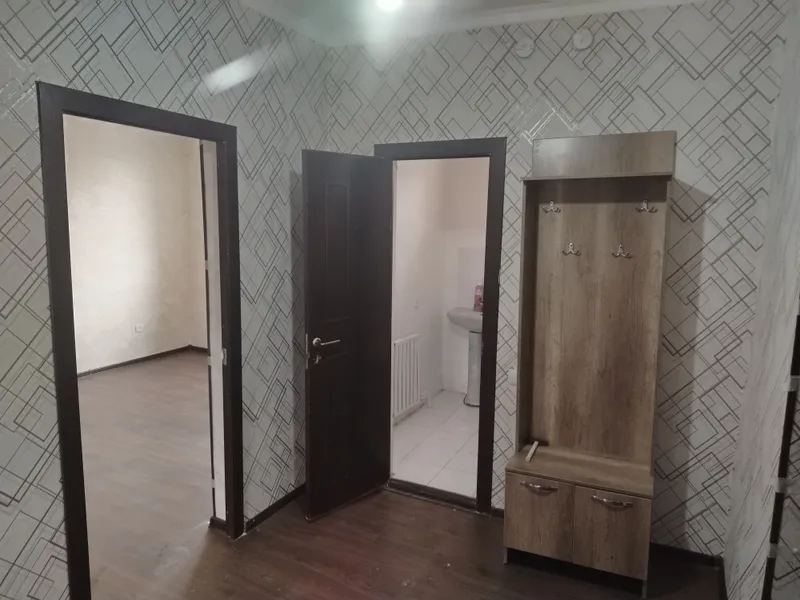uy sotiladi Navoiy vil. Nurota Shahar dom 1-etaj..