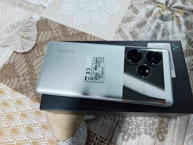 Realme GT 6 Global 12/256 GB, ekranda yoriq bor, tavsifni o‘qing! 6 Realme GT 6 Global 12/256 GB, ekranda yoriq bor, tavsifni o‘qing! 6