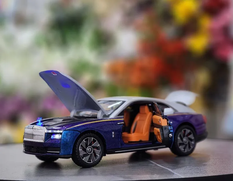 Rolls Royce 1:24 подарок 3 Rolls Royce 1:24 подарок 3