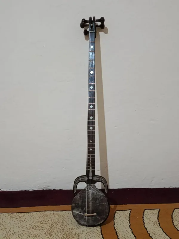 Qashqar Rubobi 200$ga olganman