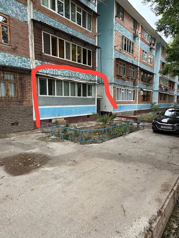 Прадаётся 3х Октяабирь базар 1этаж можно через банк