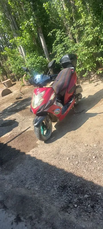 Skuter sotiladi holati yaxshi 3 Skuter sotiladi holati yaxshi 3