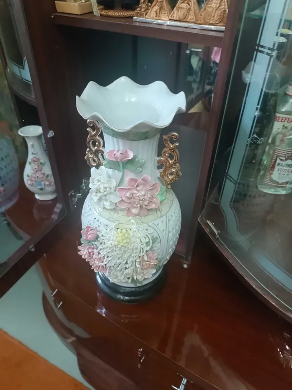 Продам две вазы, состояние отличное