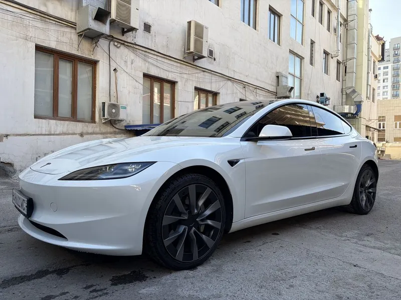 Tesla Model 3 ,2023