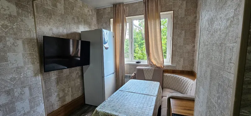 C-5 hududida mebel va texnika bilan 2 xonali sotiladi 4