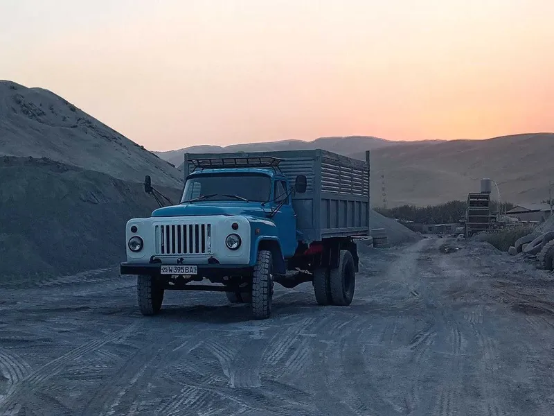 Gaz 53 xolati yaxshi. ishga tayyor. Balonlari 70%