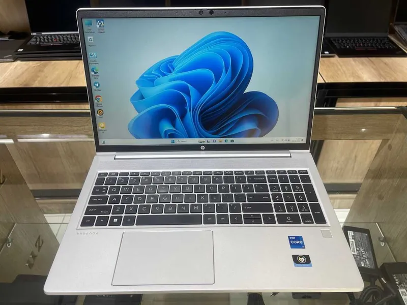 HP ProBook 450, sensorli, Intel Core i7-1255U, 16 GB tezkor xotira, 256 GB SSD 2 HP ProBook 450, sensorli, Intel Core i7-1255U, 16 GB tezkor xotira, 256 GB SSD 2