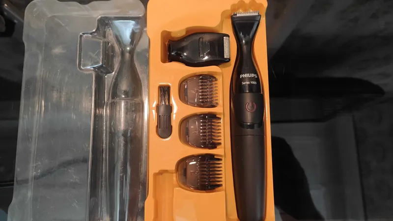 Philips series 1000 Ultra precise beard styler - стайлер для бороды — фото 1
