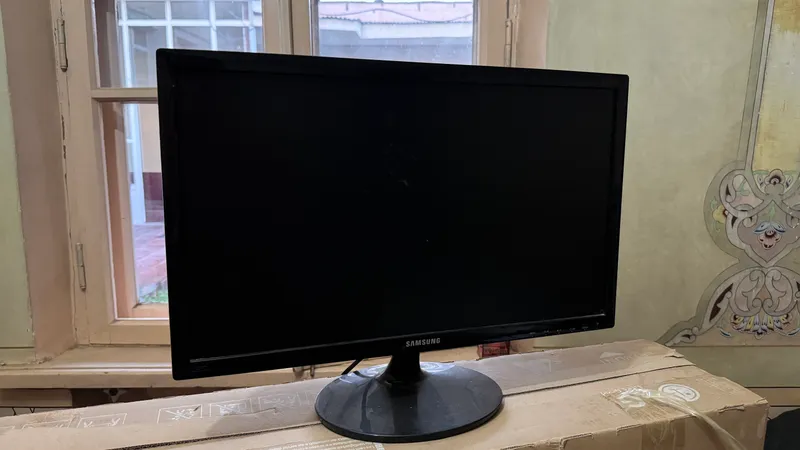 Samsung monitor 1