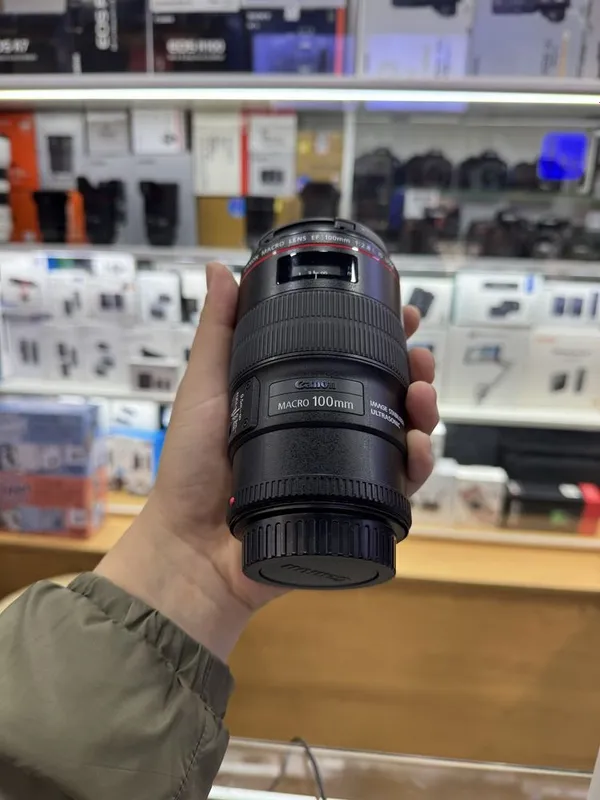 Canon EF 100 mm F 2.8 macro 2