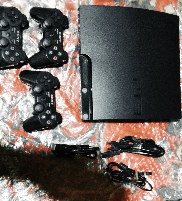 PlayStation 3 Slim 500 ГБ, 3 идеальных джойстика 4