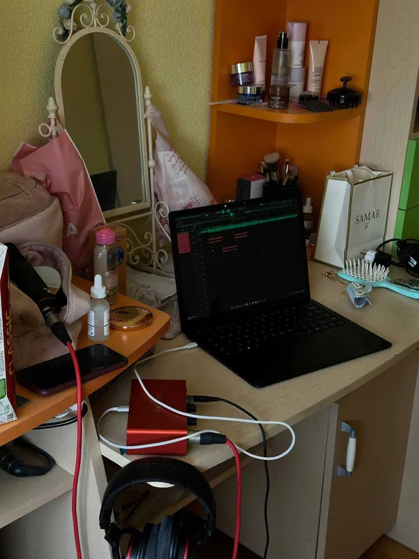 В срочной продаже Focusrite Scarlett комплект 4