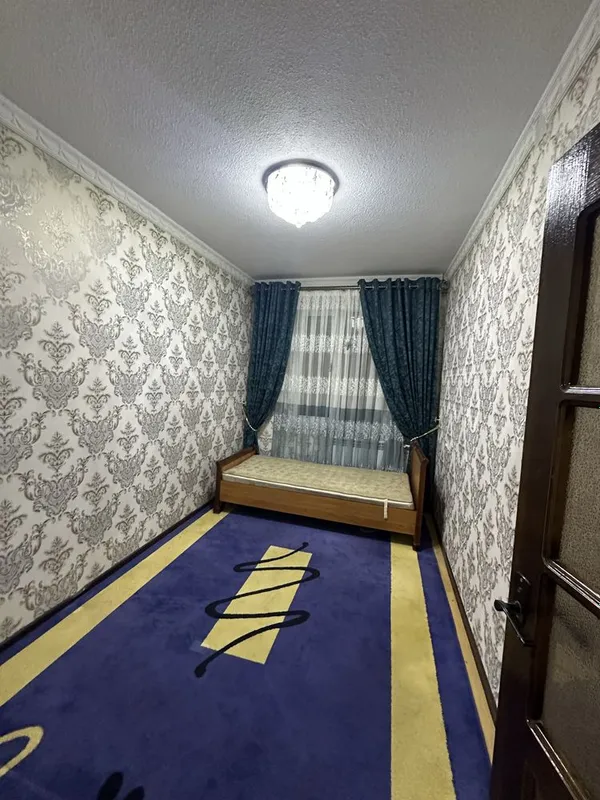 3-комнатная квартира 2- этаж. 9 мкр. Орентир 11- школа. 9 Базар. — фото 1