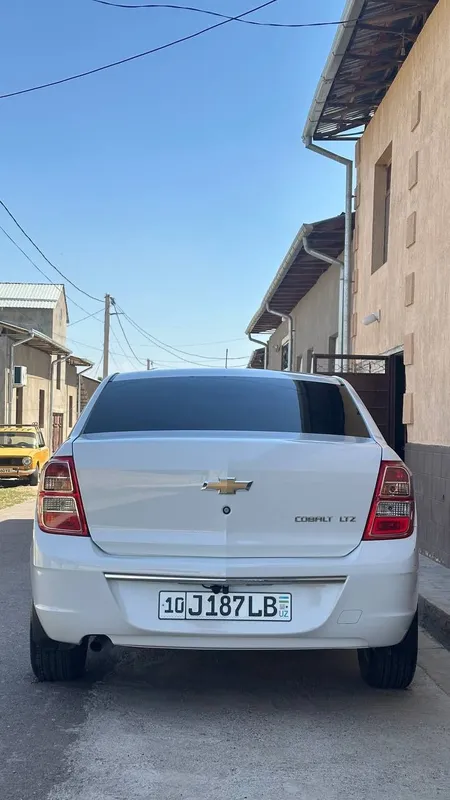 Chevrolet Cobalt — фото 1
