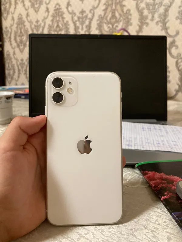 Apple 11 white 128 gb 3