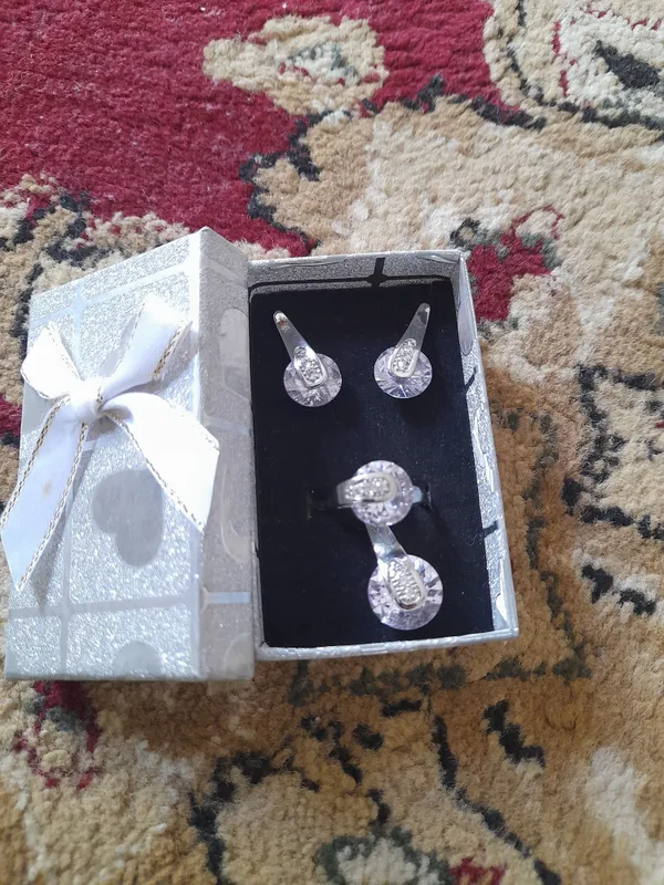 kumush yurgizilgan bujuteriya kamplekt 2 kumush yurgizilgan bujuteriya kamplekt 2