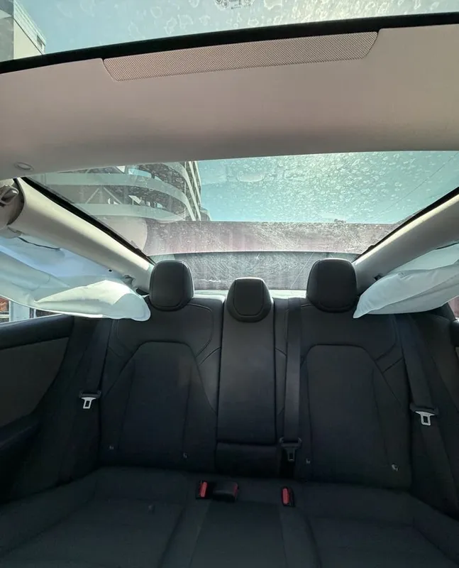 TESLA MODEL 3 2026/27 9 TESLA MODEL 3 2026/27 9