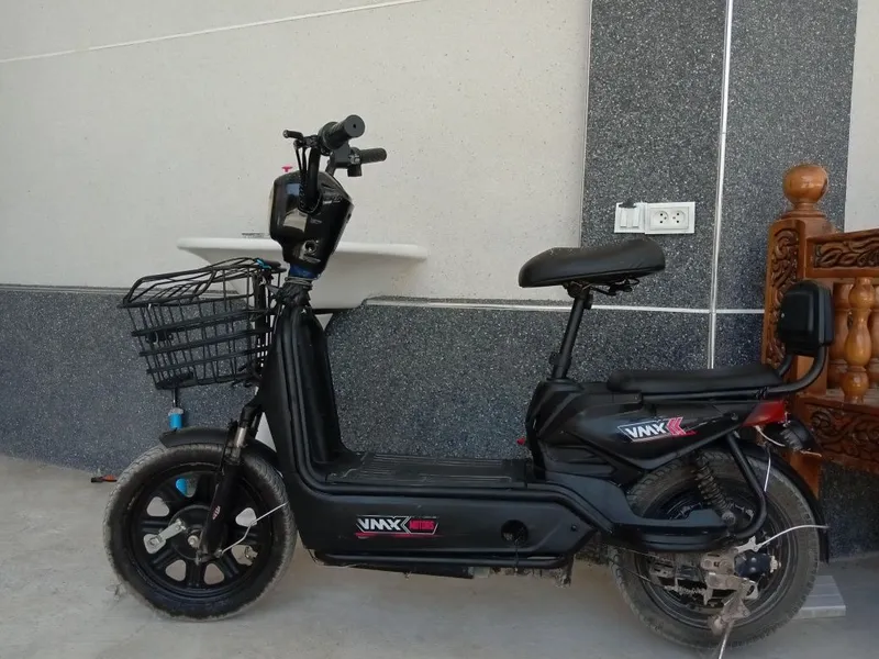 Skuter sotiladi narxi 1mln 400 umuman kami yuq 4