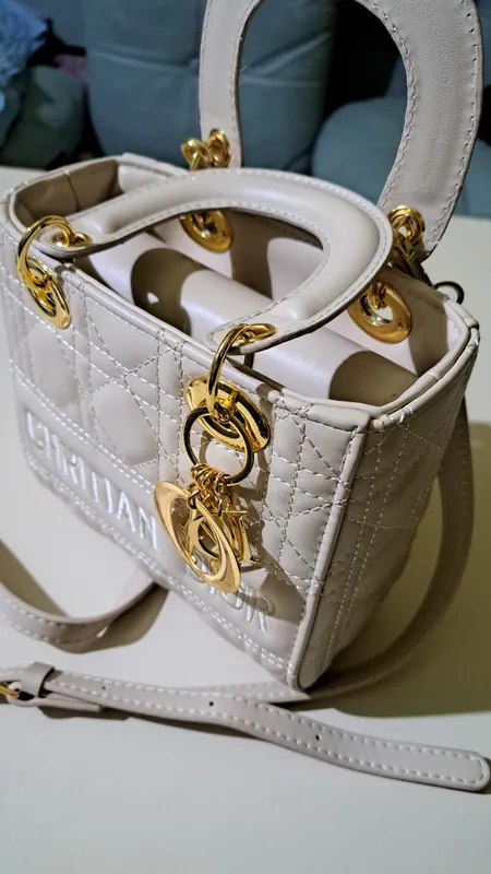 Dior sumka sotiladi (yangi)