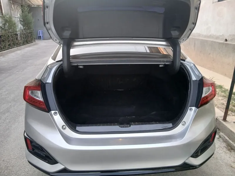 Honda clarity gybrid 6 Honda clarity gybrid 6