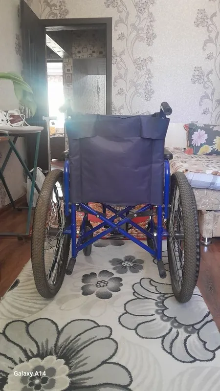 Oddiy nogironlar aravachasi. Buklanadigan yurish moslamasi. Uch oyoqli hassa. 2 Oddiy nogironlar aravachasi. Buklanadigan yurish moslamasi. Uch oyoqli hassa. 2