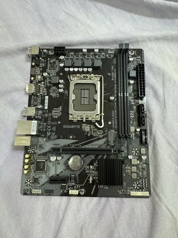 Материнская плата Gigabyte H610M K DDR4 (LGA 1700) Rev 2.0 2 Материнская плата Gigabyte H610M K DDR4 (LGA 1700) Rev 2.0 2