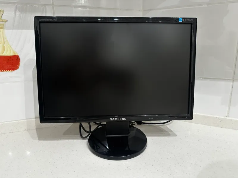 Монитор Samsung SyncMaster 943NWX — фото 1