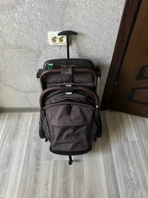 Продам детскую коляску чемодан Pierre Carden 2 Продам детскую коляску чемодан Pierre Carden 2