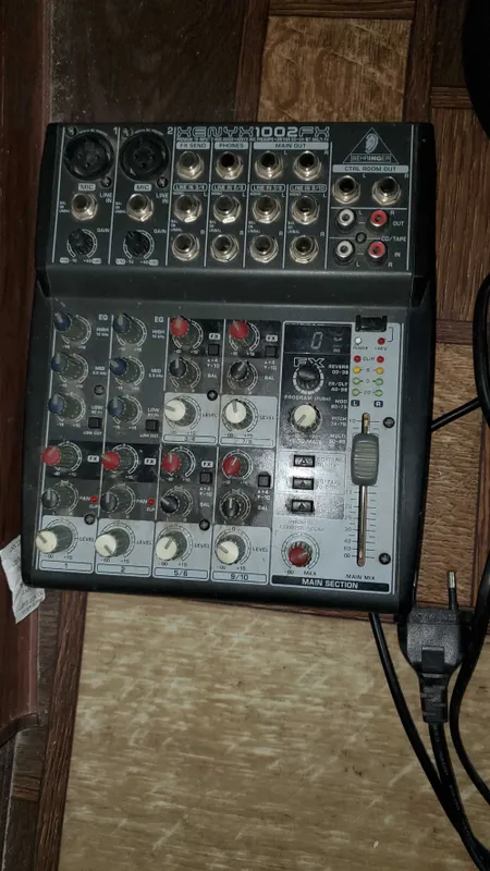Behringer miksher behringer x1002fx