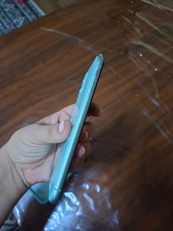 iphone 11 sotiladi