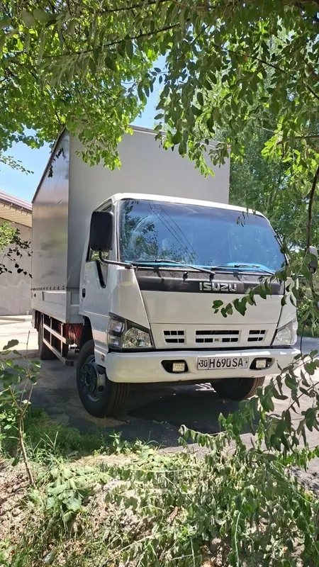 ISUZU 2010-yil. Holati yaxshi. Kraska освежить килинган. Motor va karo