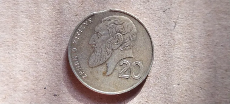 Продаётся монета Кипр с номиналом в 20, 2001 года с откусанным гуртом