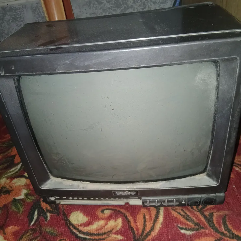 Zapchast uchun Tv. Sotiladi.