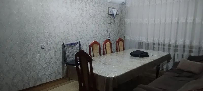 Квартира сентр Кибрая первый этаж с местами 2 машин есть стяжка огород 4