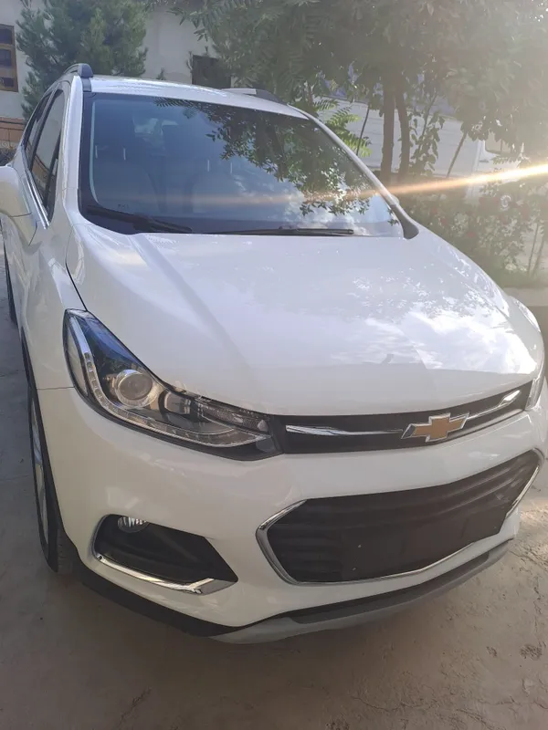 Chevrolet Tracker sotiladi yili 2020 30ming benzin xolati ideal