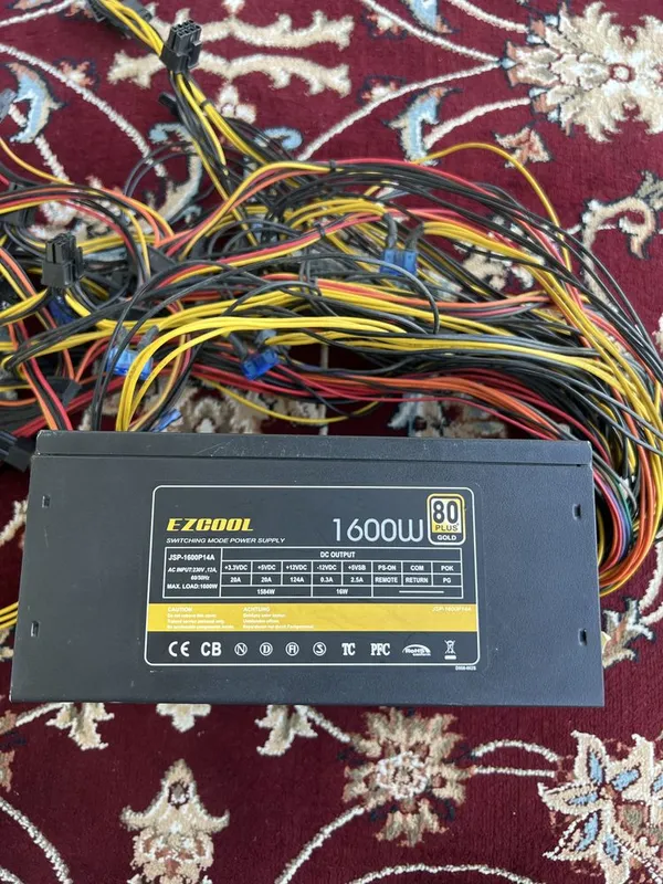 EZCOOL 1600W (80+ Gold) blok pitaniya 1 EZCOOL 1600W (80+ Gold) blok pitaniya 1