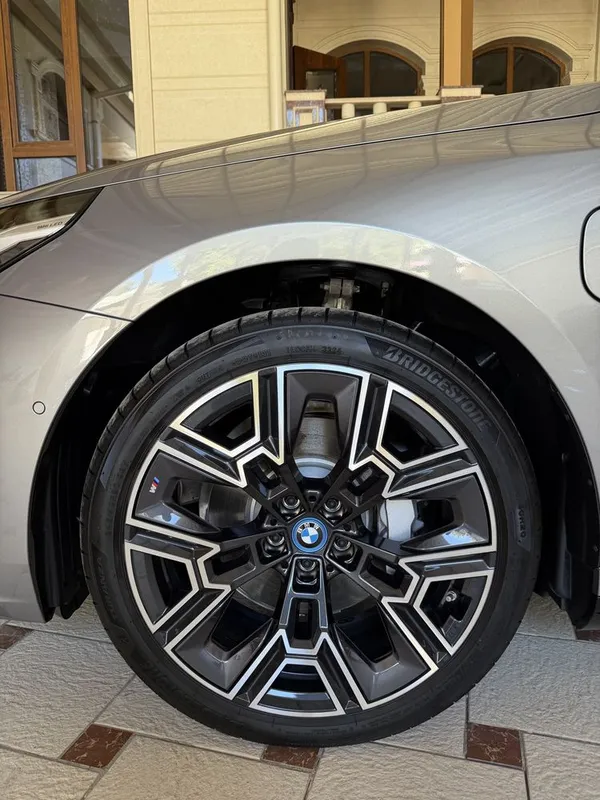 BMW i5edrive m40L 5 BMW i5edrive m40L 5