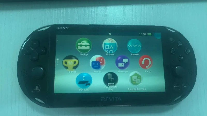 Playstation vita 2000 2