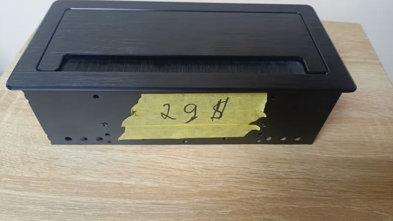 metal korpusli rozetka 3