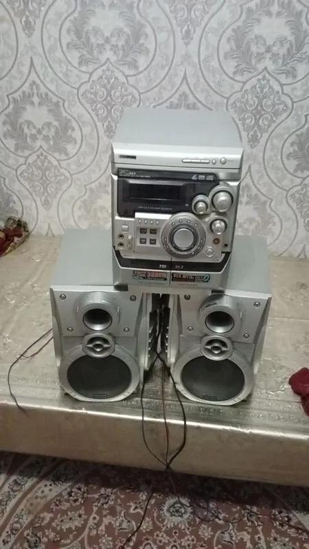 Музыкальный центр сотилади