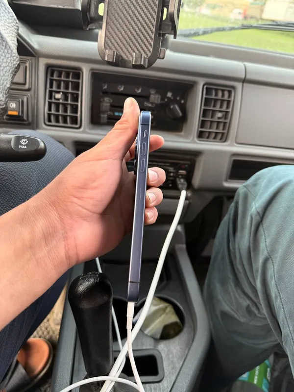 iphone 11 17 korpus taqilgan aybi yuq