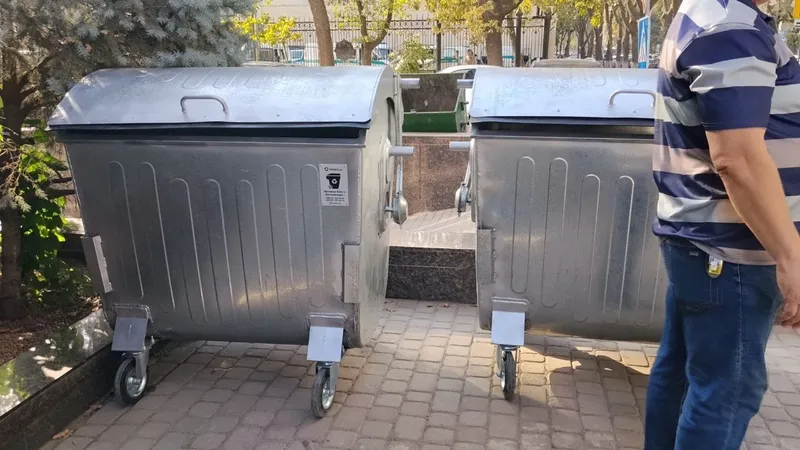 Оценкованный мусорный яшик 1100л