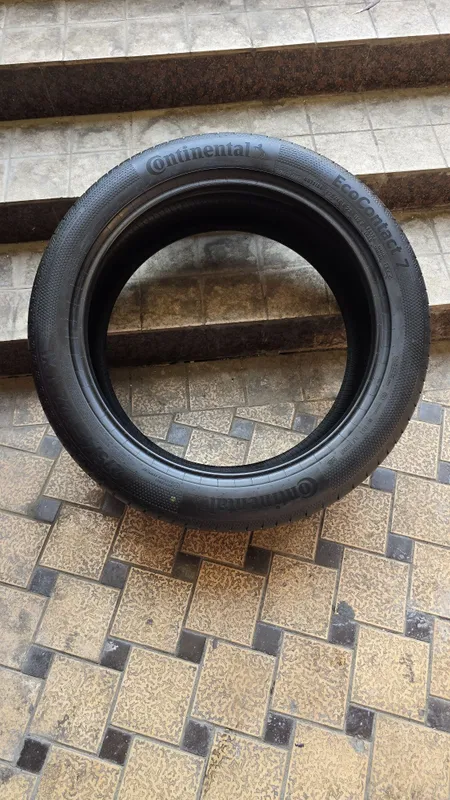 275/45/R22 Continental 1