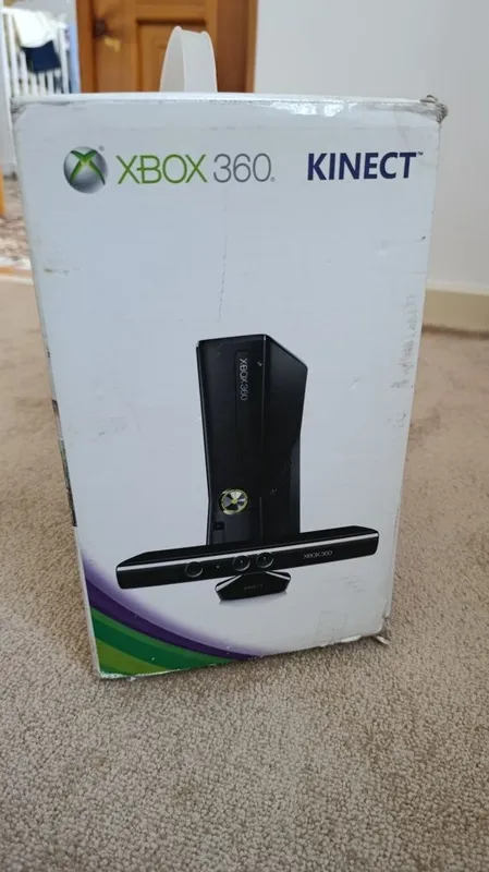 Xbox 360 Slim 4GB + Kinect (Полный комплект в коробке) — фото 2 Xbox 360 Slim 4GB + Kinect (Полный комплект в коробке) — фото 2