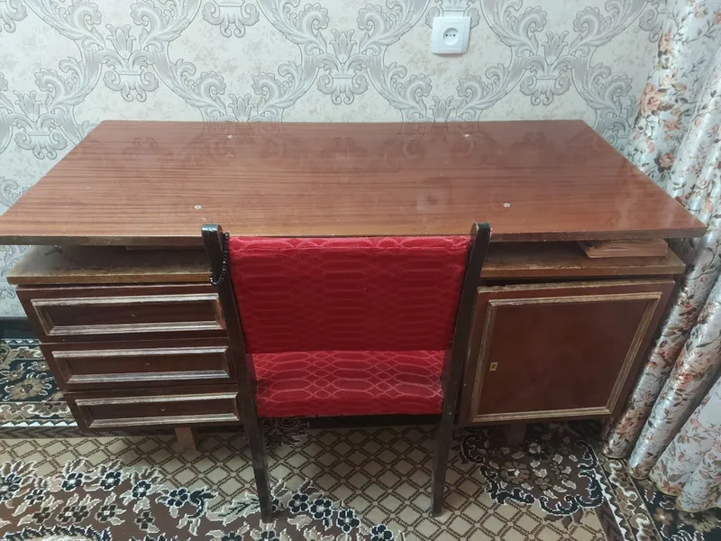 Продаются письменные столы — 300 000 сум 1 Продаются письменные столы — 300 000 сум 1