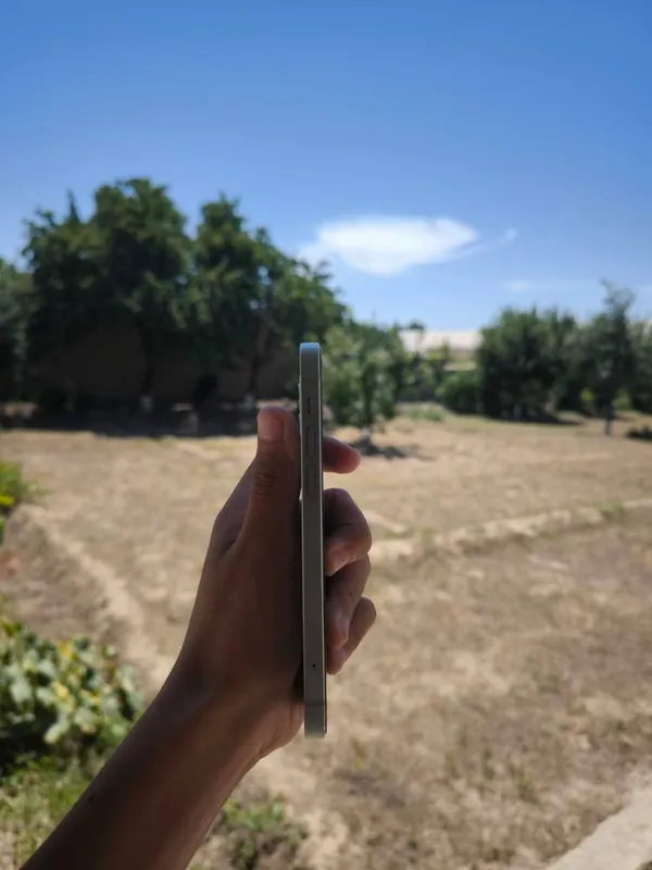iPhone 12 в идеальном состоянии 5