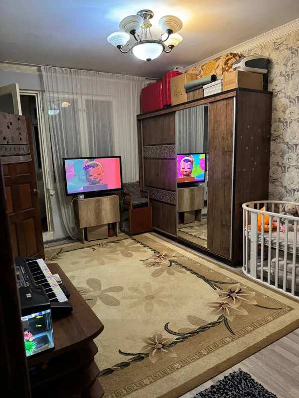 Продаётся Чиланзар Ц 1в2 1 этаж.